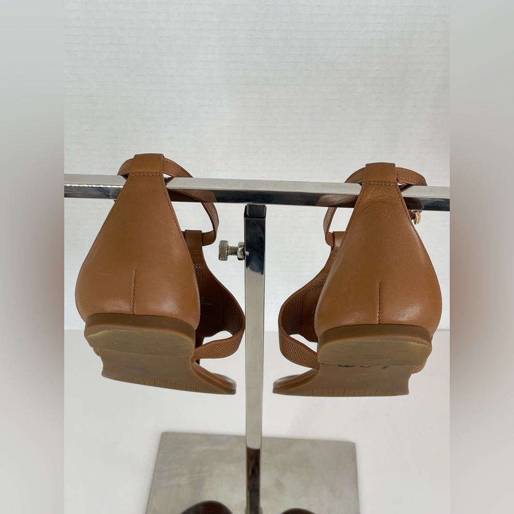 Tory Burch Brown Leather Sandals with T-Strap Design - Picture 5 of 11